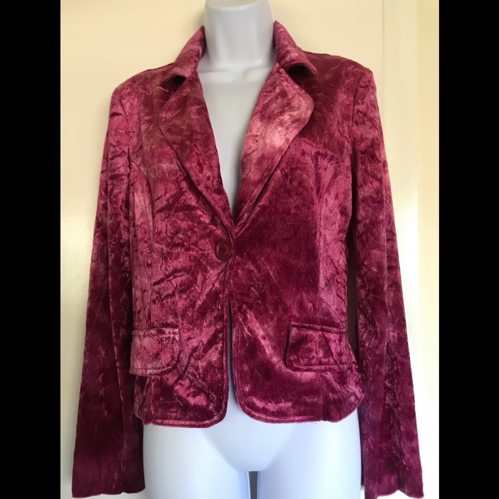 RUE 21 ❤️M size , women’s one button front Jacket , velvet like red pink color !